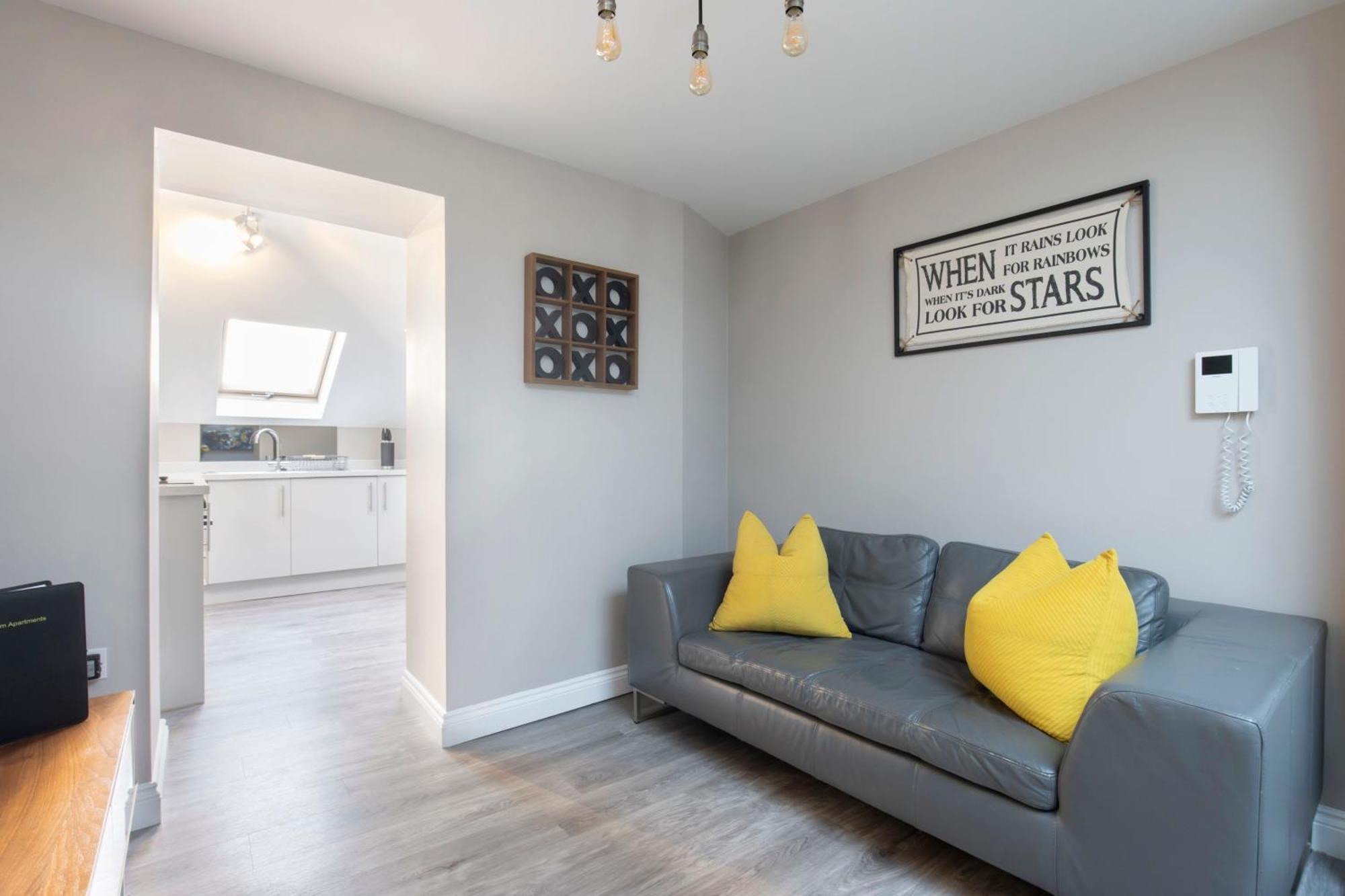 Elliot Oliver - Modern 2 Bedroom Town Centre Apartment Cheltenham Exterior foto