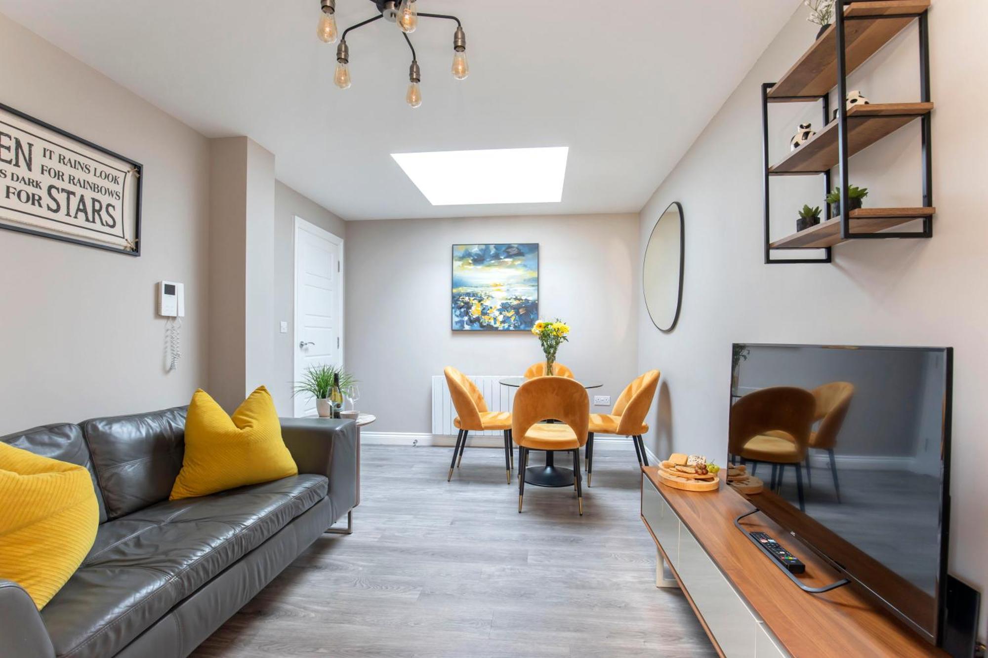 Elliot Oliver - Modern 2 Bedroom Town Centre Apartment Cheltenham Exterior foto